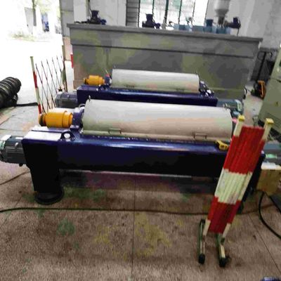 Η συνεχής απομάκρυνση νερού λάσπης 350mm υποβάλλει την καράφα λάσπης 4000rpm σε φυγοκέντρωση υποβάλλει